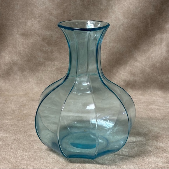 Vintage Indiana Tiara Glass Blue Vase - Picture 1 of 4